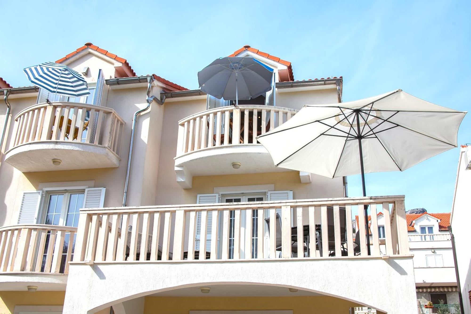 בול Helvetia Sunny Apartments מראה חיצוני תמונה