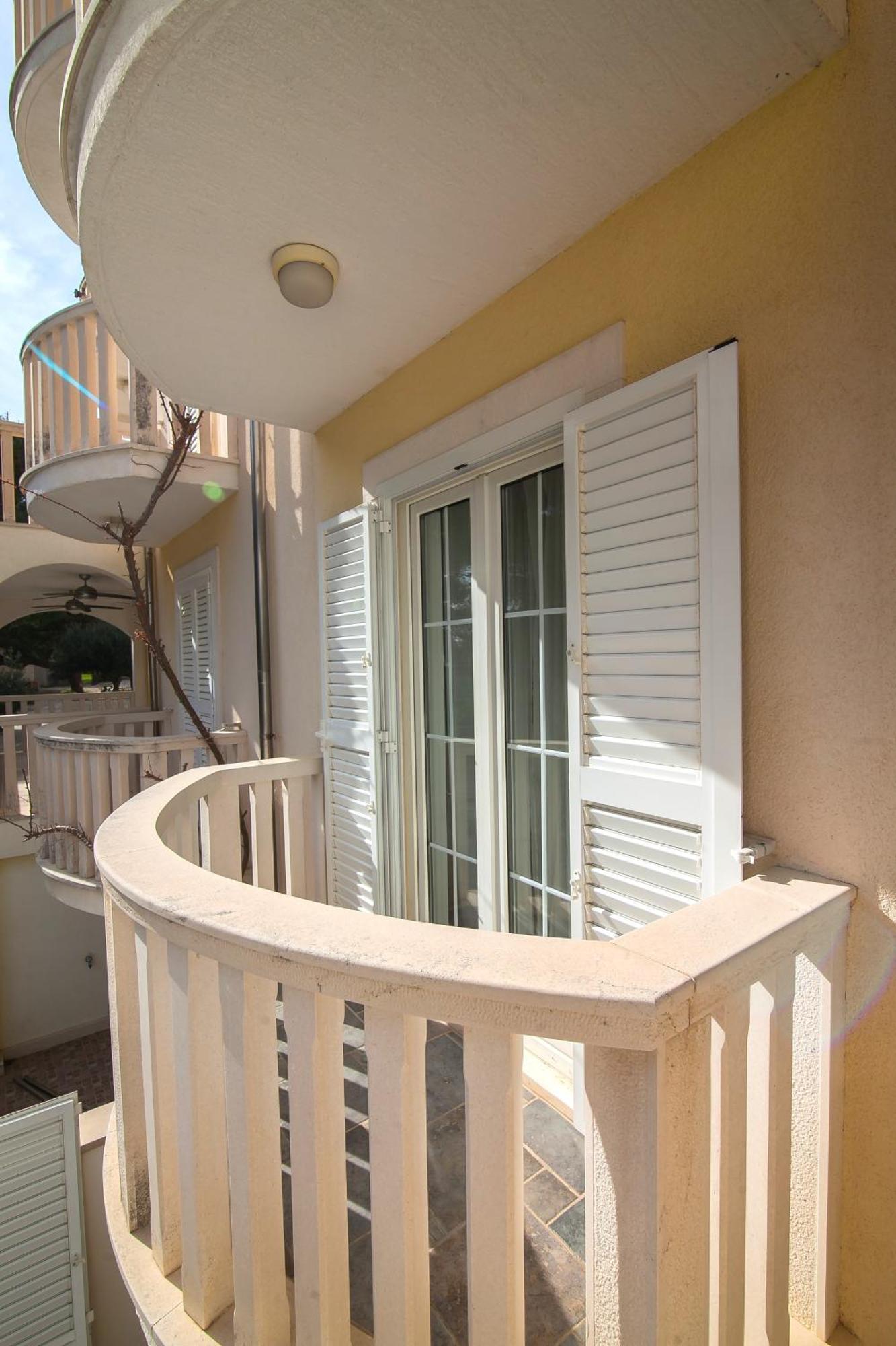 בול Helvetia Sunny Apartments מראה חיצוני תמונה