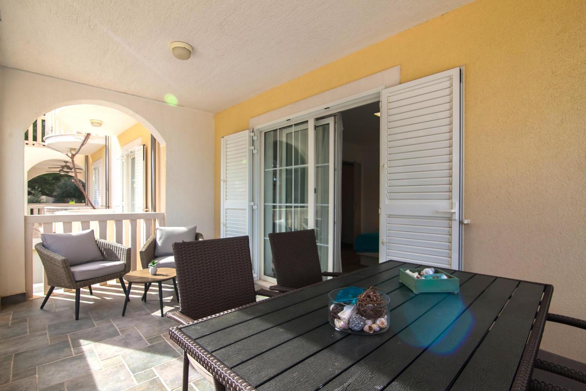 בול Helvetia Sunny Apartments מראה חיצוני תמונה
