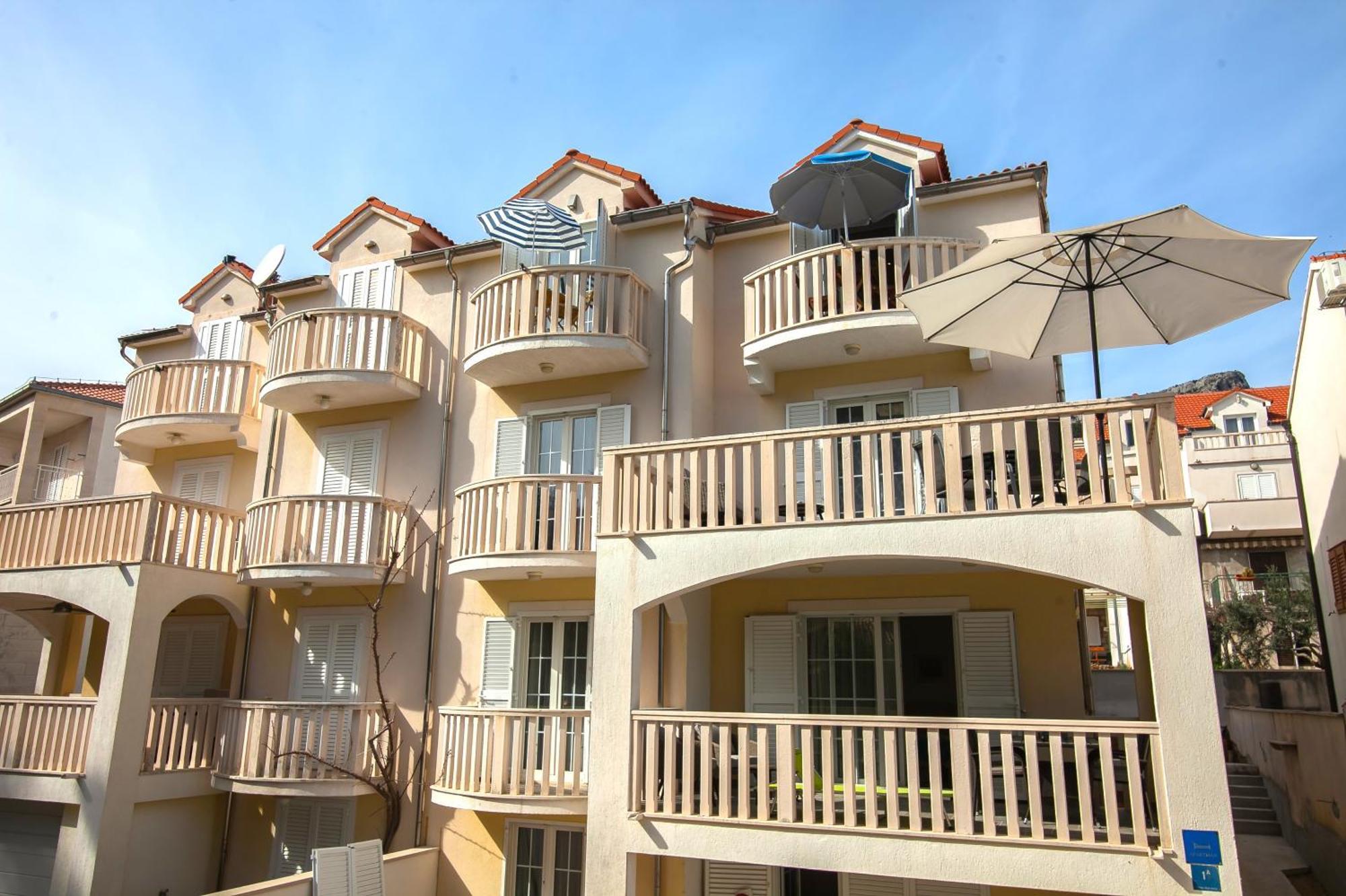 בול Helvetia Sunny Apartments מראה חיצוני תמונה